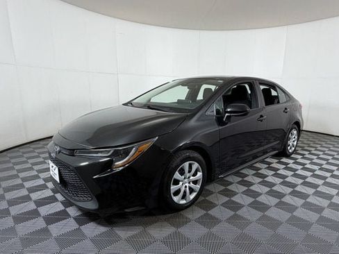 Used 2021 Toyota Corolla LE FWD image 2
