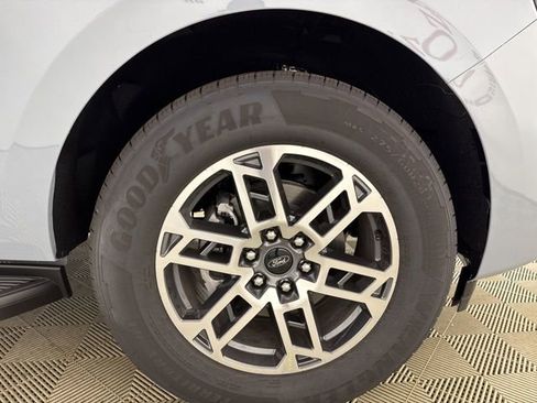 New 2025 Ford Expedition Active image 32