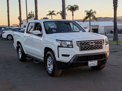 Certified 2024 Nissan Frontier SV w/ Technology Package image 2