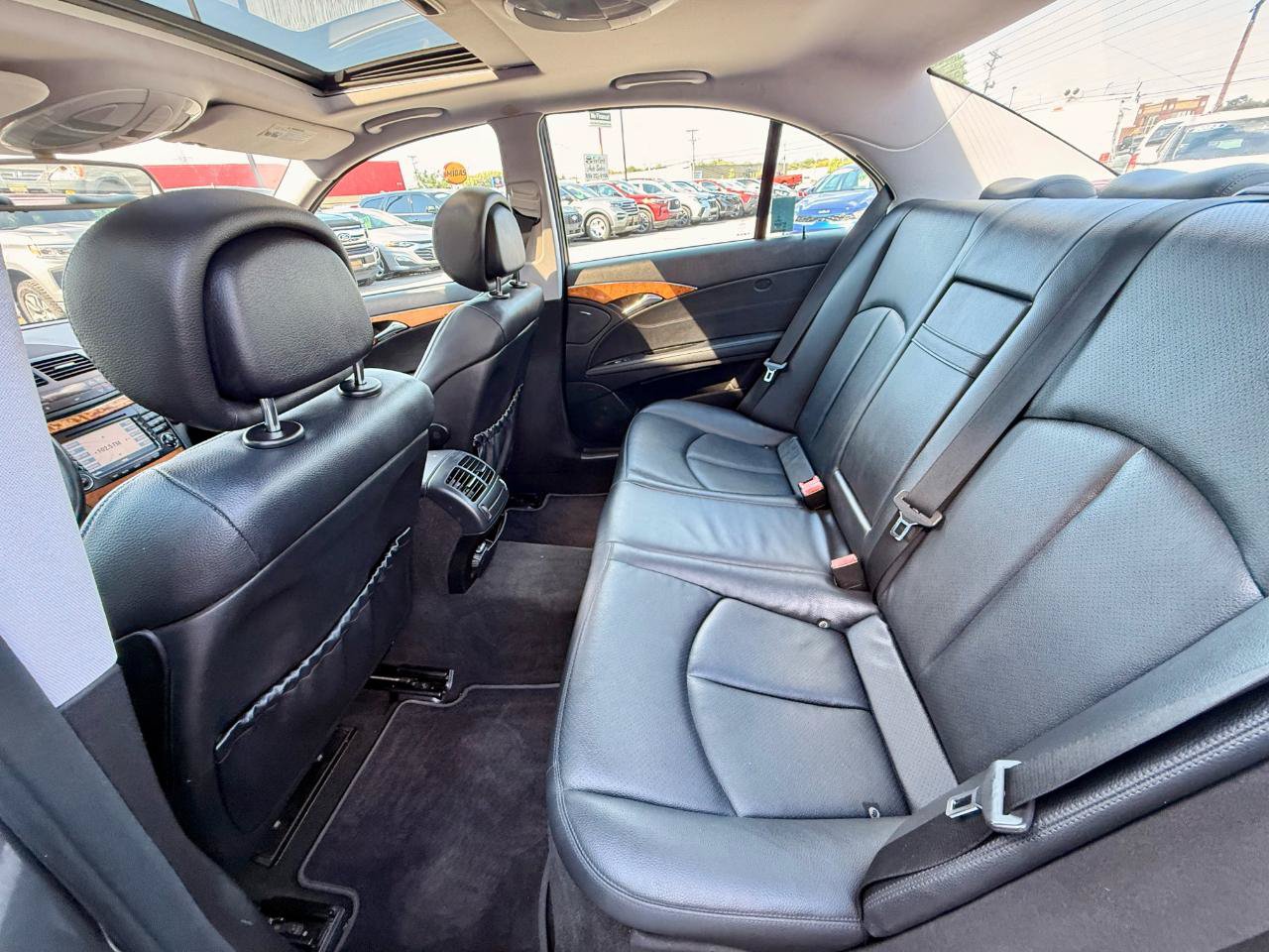 Used 2008 Mercedes-Benz E 350 4MATIC Sedan image 35