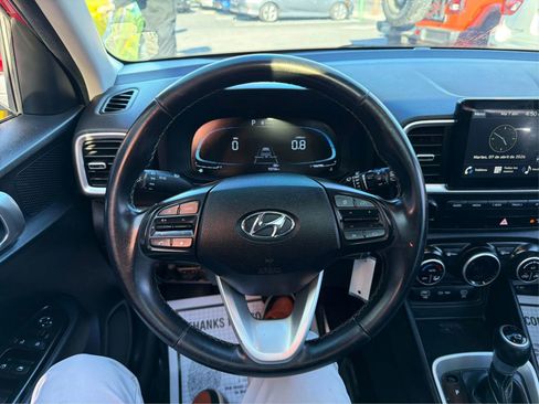 Used 2023 Hyundai Venue SEL FWD image 16