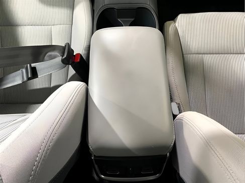 Used 2023 Subaru Legacy Premium image 9