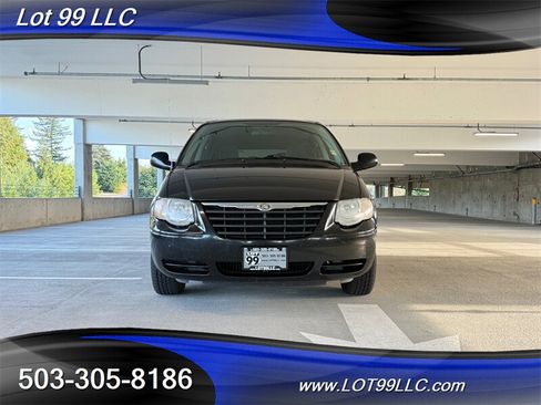 Used 2006 Chrysler Town & Country Touring w/ Trailer Tow Prep Group FWD image 11