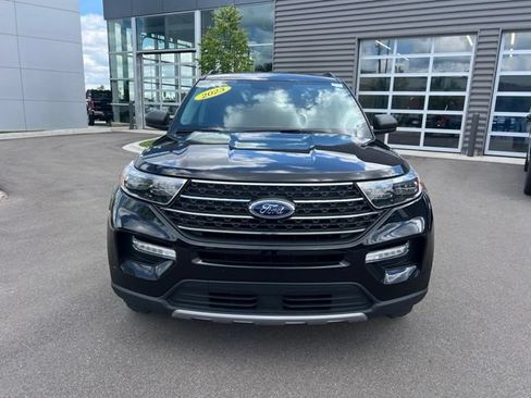 Used 2023 Ford Explorer XLT w/ Equipment Group 202A AWD/4WD image 2