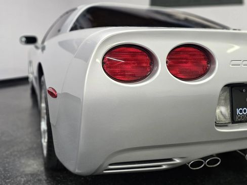Used 2002 Chevrolet Corvette Coupe w/ Preferred Equipment Group2 image 32