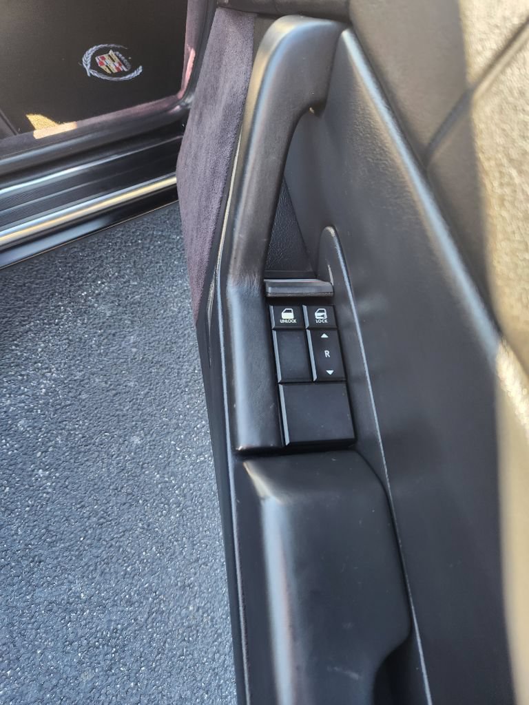 Used 1992 Cadillac Allante FWD image 29