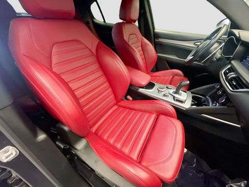 Used 2022 Alfa Romeo Stelvio Veloce image 21