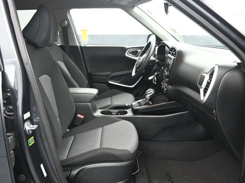 Used 2025 Kia Soul LX w/ LX Technology Package image 13