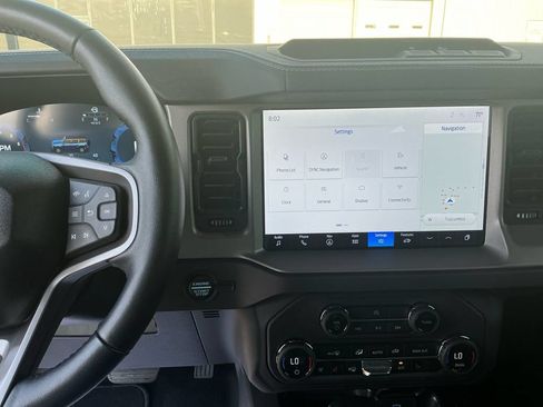 Used 2025 Ford Bronco Outer Banks AWD/4WD image 20
