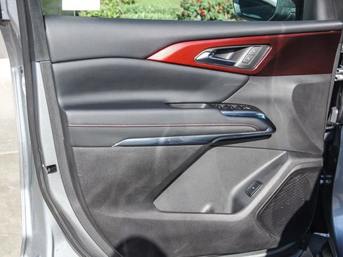 Used 2025 Chevrolet Traverse Z71 image 18