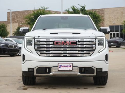Used 2023 GMC Sierra 1500 Denali w/ Technology Package AWD/4WD image 2