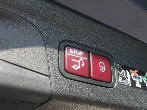 Used 2025 Mercedes-Benz GLE 350 4MATIC image 9