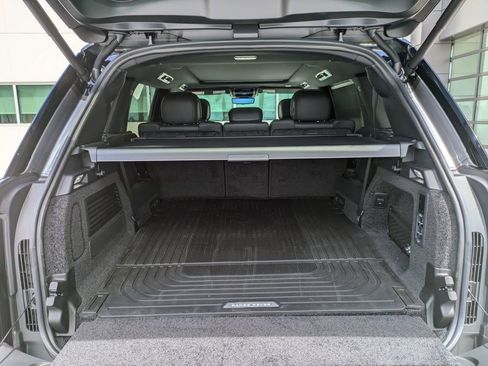 New 2025 Land Rover Range Rover Long Wheelbase SE AWD/4WD image 12