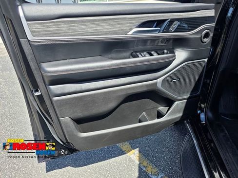 Used 2024 Jeep Wagoneer L Series II w/ Flexible Seating Group AWD/4WD image 10