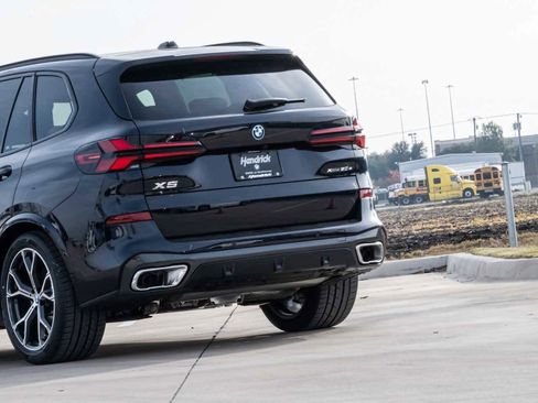 New 2026 BMW X5 xDrive50e w/ Executive Package image 5