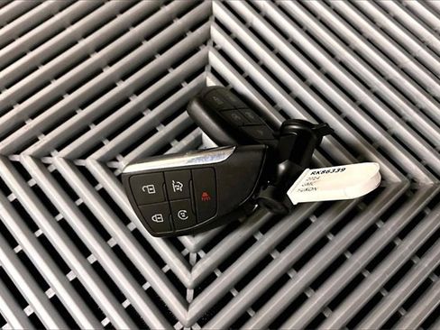 Used 2024 GMC Yukon SLE image 10