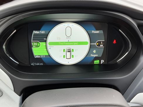 Used 2019 Chevrolet Bolt Premier w/ Infotainment Package image 22