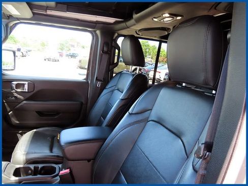 Used 2023 Jeep Wrangler Unlimited Sahara AWD/4WD image 14