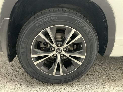 Used 2018 Toyota Highlander Plus image 12