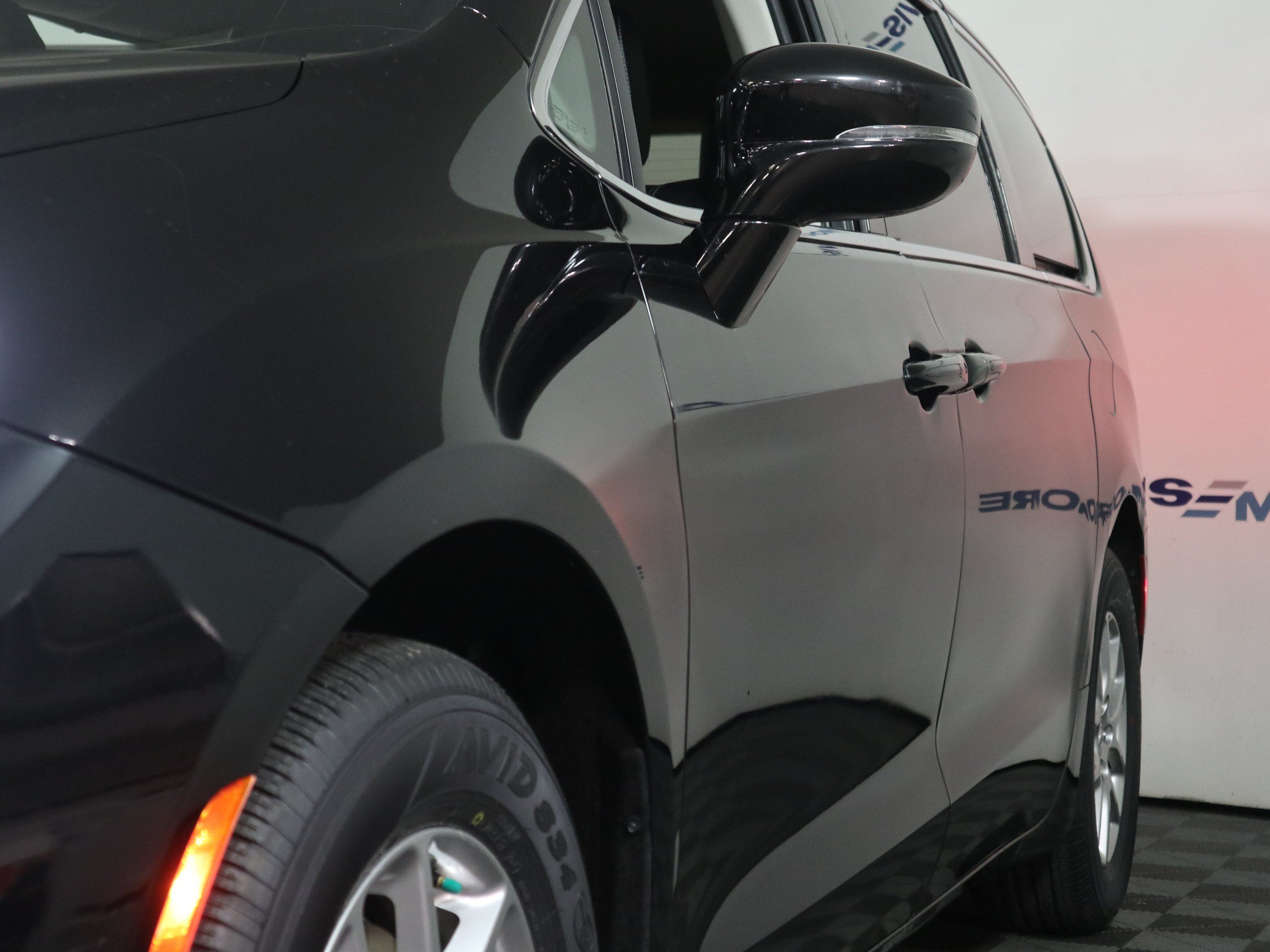 Used 2024 Chrysler Pacifica Touring-L FWD image 11