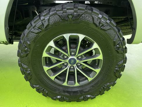 Used 2010 Ford F150 Lariat image 14