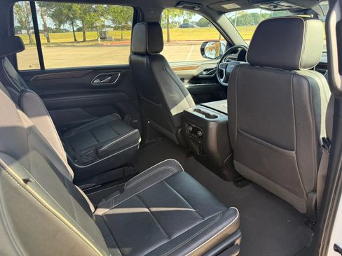 Used 2023 Chevrolet Suburban Premier AWD/4WD image 20