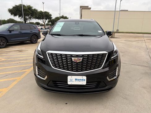 Used 2025 Cadillac XT5 Luxury w/ LPO, Floor Liner Package FWD image 3