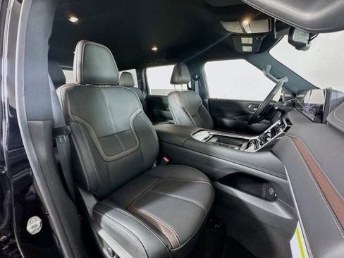 New 2025 Nissan Armada SL w/ Captain's Chari Seat Package image 27