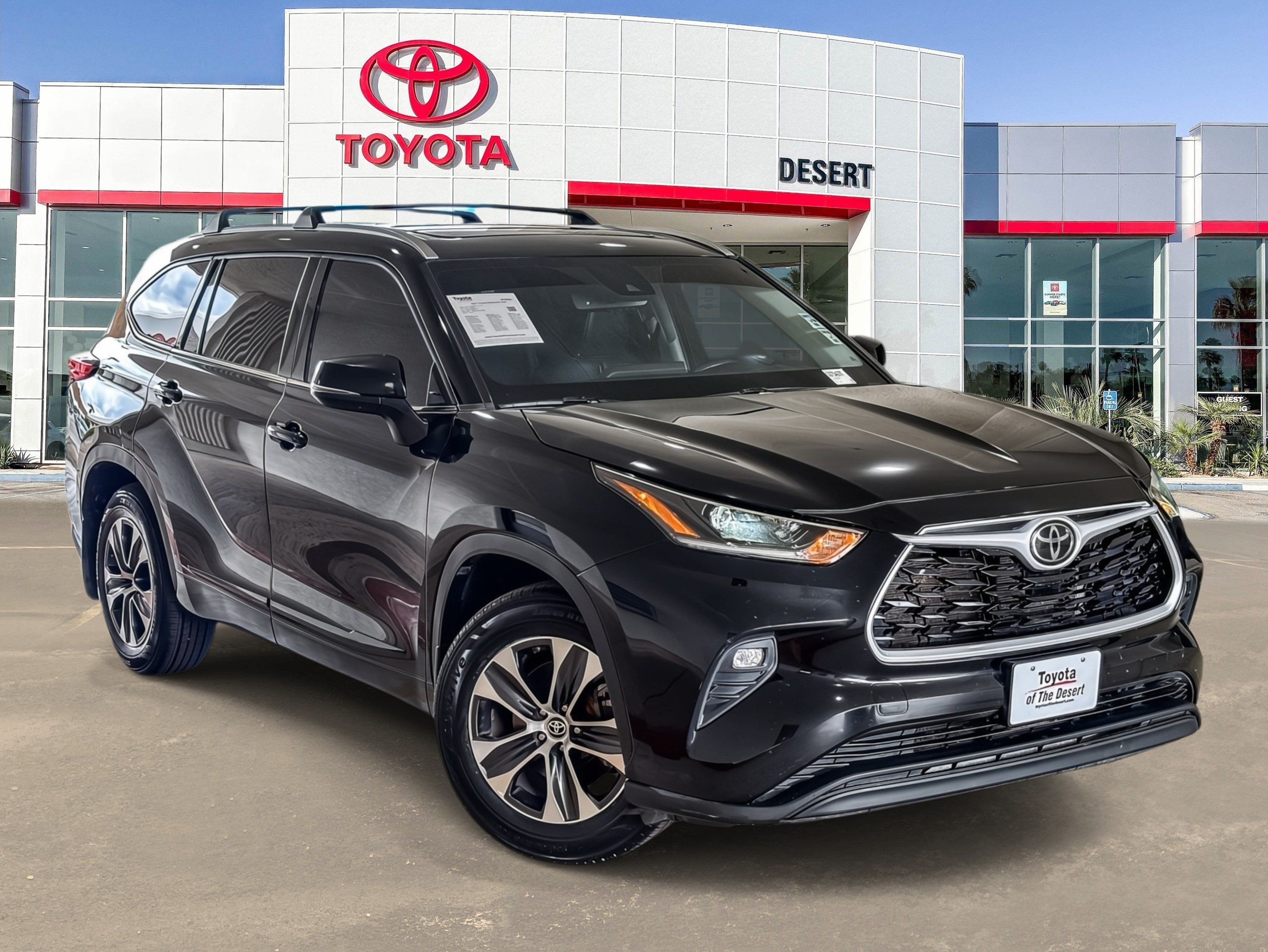 Certified 2021 Toyota Highlander XLE FWD image 1