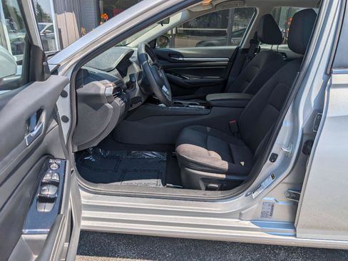 Used 2023 Nissan Altima 2.5 SV FWD image 9