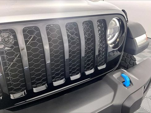 Used 2023 Jeep Wrangler Unlimited w/ Cold Weather Group AWD/4WD image 30