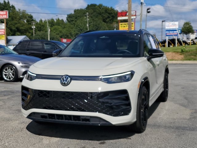 Certified 2026 Volkswagen Tiguan SE R-Line FWD image 37