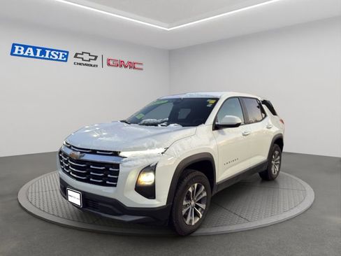 Used 2026 Chevrolet Equinox LT w/ Convenience Package II image 2