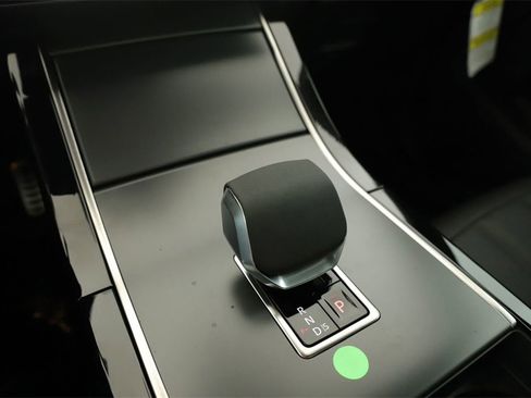 New 2024 Land Rover Range Rover Evoque Dynamic SE image 14