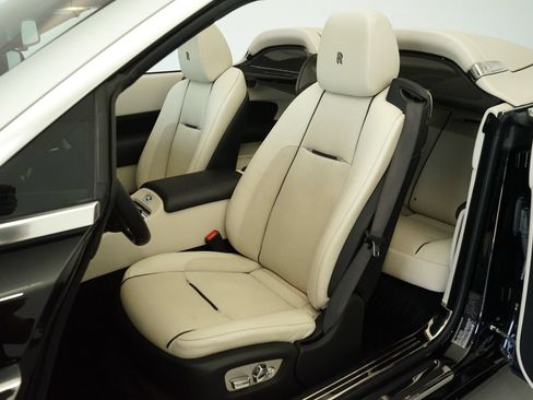 Used 2018 Rolls-Royce Dawn RWD image 10