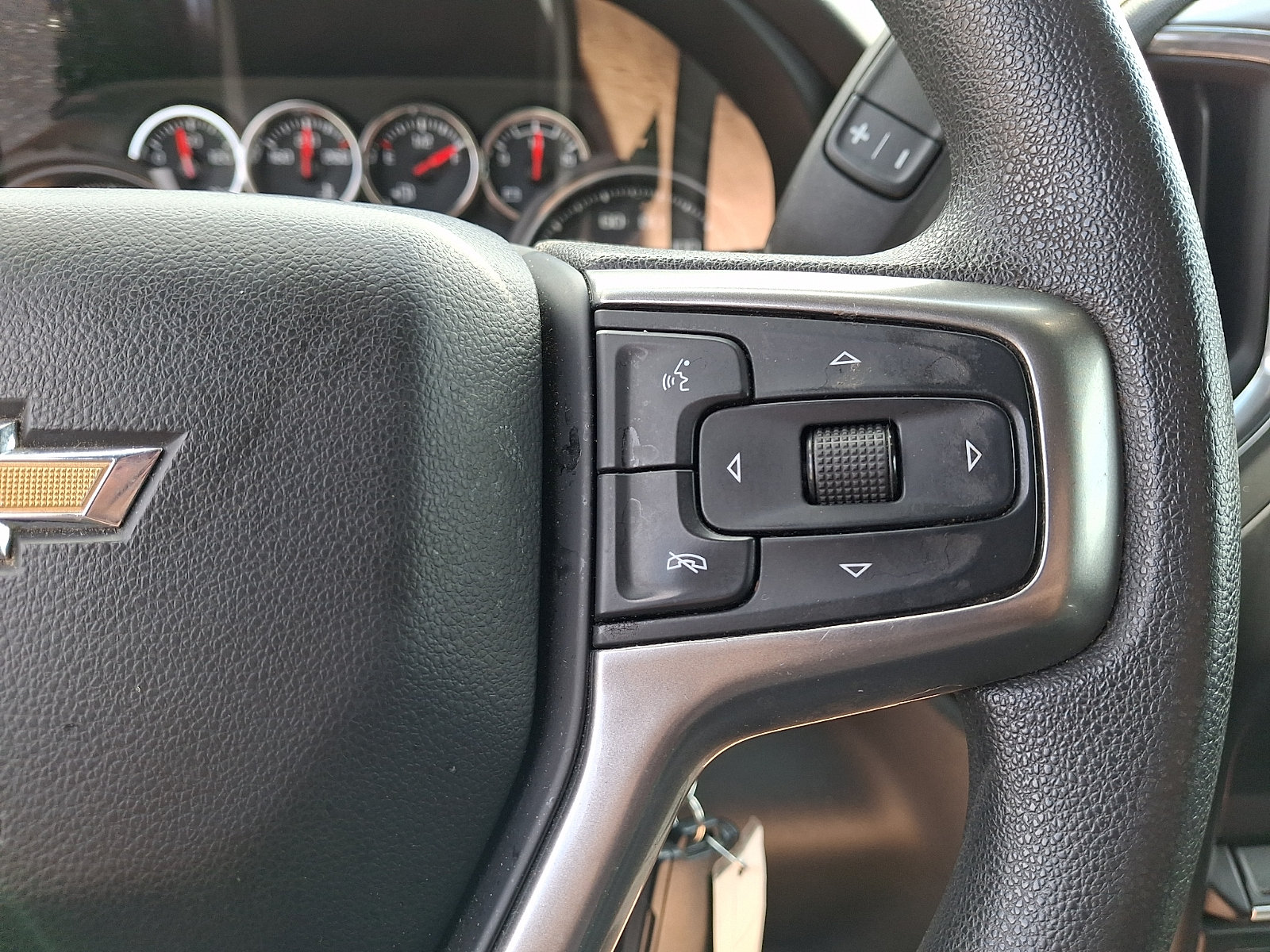 Used 2020 Chevrolet Silverado 1500 LT AWD/4WD image 21