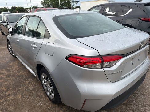 Used 2024 Toyota Corolla LE FWD image 4