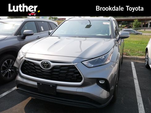Used 2026 Toyota Highlander XLE AWD/4WD image 1