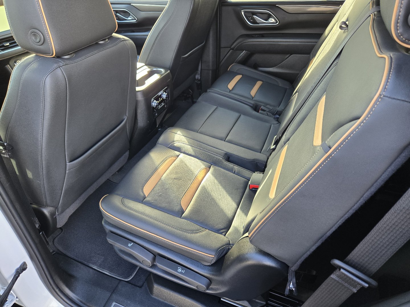 Used 2024 GMC Yukon AT4 AWD/4WD image 34