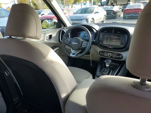 Certified 2024 Kia Soul LX image 13