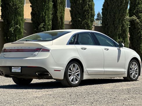 Used 2013 Lincoln MKZ FWD image 4