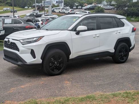 Used 2023 Toyota RAV4 XLE w/ Convenience Package FWD image 2