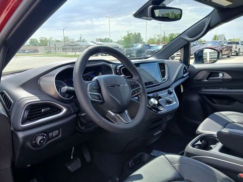 New 2026 Chrysler Pacifica Select AWD/4WD image 8