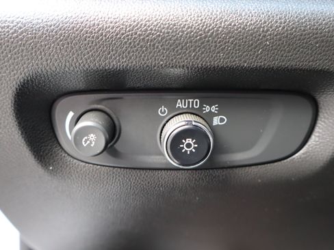 Used 2023 Chevrolet Traverse LT AWD/4WD image 18