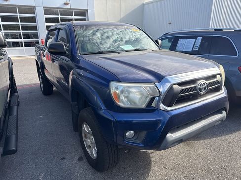 Used 2015 Toyota Tacoma PreRunner w/ SR5 Package image 2
