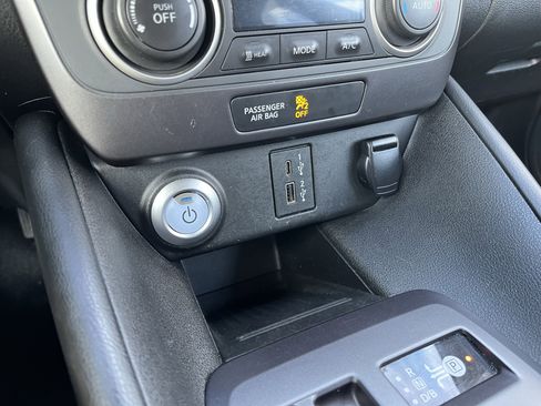 Certified 2023 Nissan Leaf S image 21