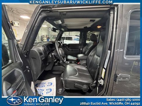 Used 2017 Jeep Wrangler Unlimited Sahara AWD/4WD image 9