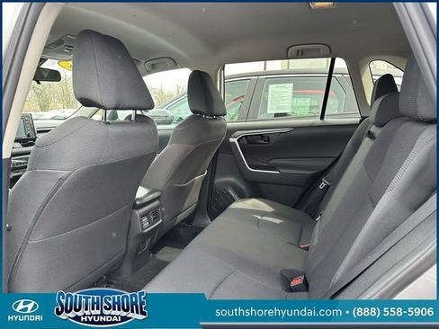 Used 2021 Toyota RAV4 LE AWD/4WD image 12