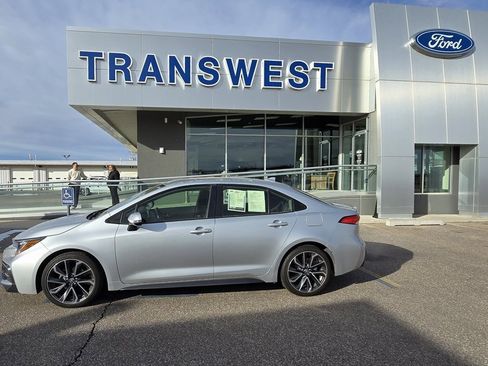 Used 2020 Toyota Corolla SE image 2