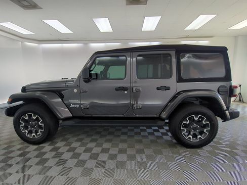Used 2024 Jeep Wrangler Unlimited Sahara w/ Technology Group AWD/4WD image 2
